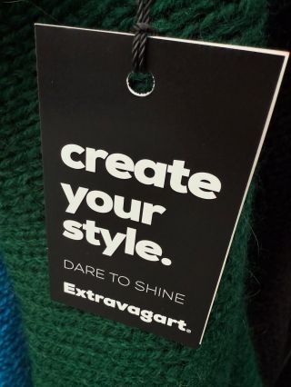 CREATE. COLOR. TWIST. OWN. WARM. LOVE. Your style. Extravagart. ❤️