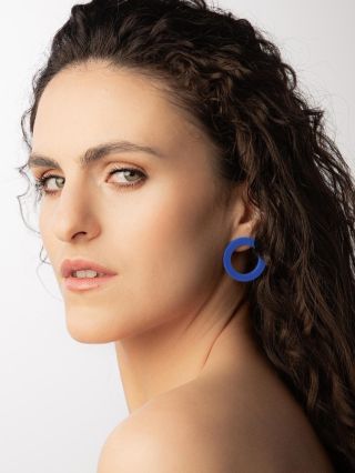 Modrá 🔵 Barva klidu, sebevědomí a stylu. #extravagart #blue #modra #wearcolors #modredoplnky